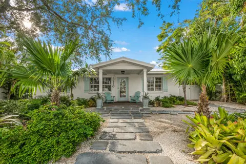 A Wave From It All - New Luxury Renovated Home Heated Pool Cabana Hammock Walk to Beach