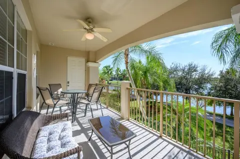 3 Bedroom Premium Lakeview Condo-1012