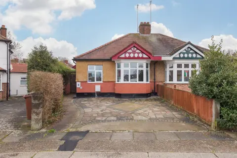 Edgware Oasis: Modern Haven near Tube & Park