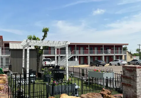 Midtown Inn & Suites