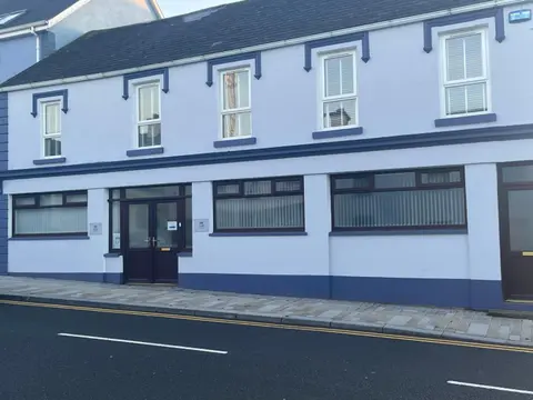 Carrick - Town Centre Apartment