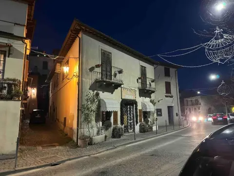 Fronte lago nel centro storico “La Casa del Lago”