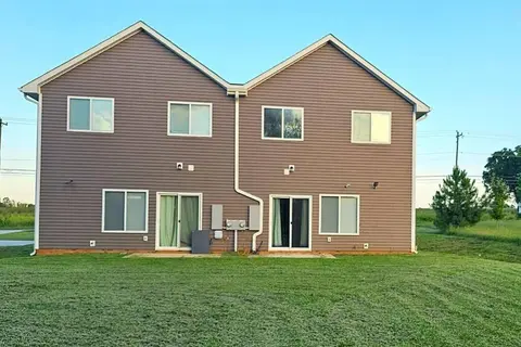 Gorgeous 3 BR Home with Cable TV in all rooms & free Wi-Fi