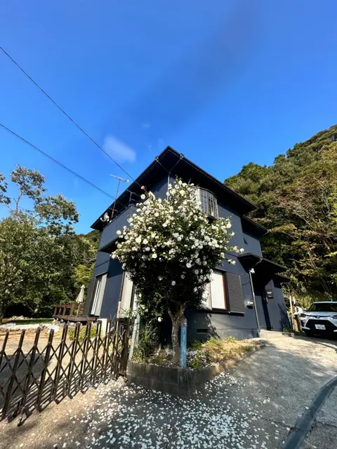 BlueFlow KATSUURA 森の中の庭付き一棟貸し BBQ 焚火 星空シネマ