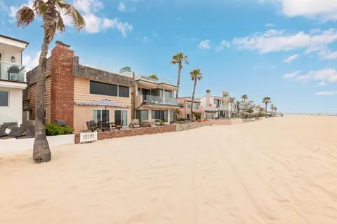 4 Bedroom Oceanfront Home with Giant Patio on the Sand