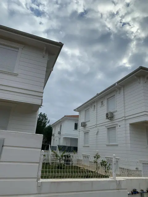 Deluxe Villa in Forest 4