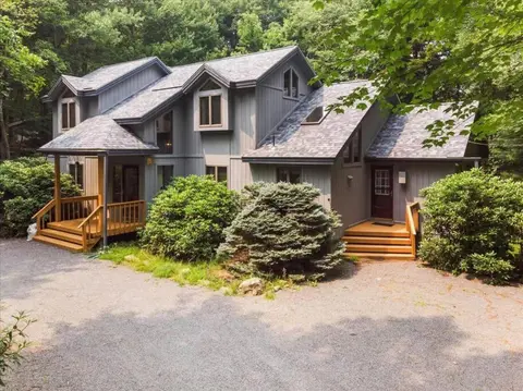 Split Rock Classic Chalet – Game Room & Family Friendly