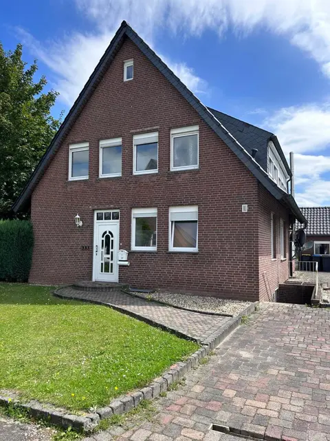 Helle Wohnung mit Wintergarten und Badewanne