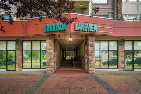 Penthouse Lake Home - 3BR w/Amazing View & Deck!