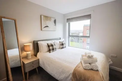 City Retreat by the Castle Free Designated Parking