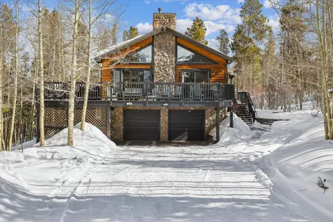 Wildwood Peaks 4 Bedroom Home by RedAwning