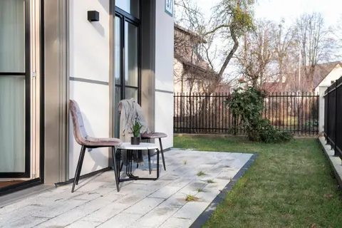 2BD Apt w-Terrace, AC, next to Dineika Park I ᴄᴏʜᴏsᴛ