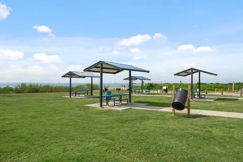 Enjoy Private Beach Near Home High Speed Internet Close to Kemah & NASA 5 STAR SUPER HOST