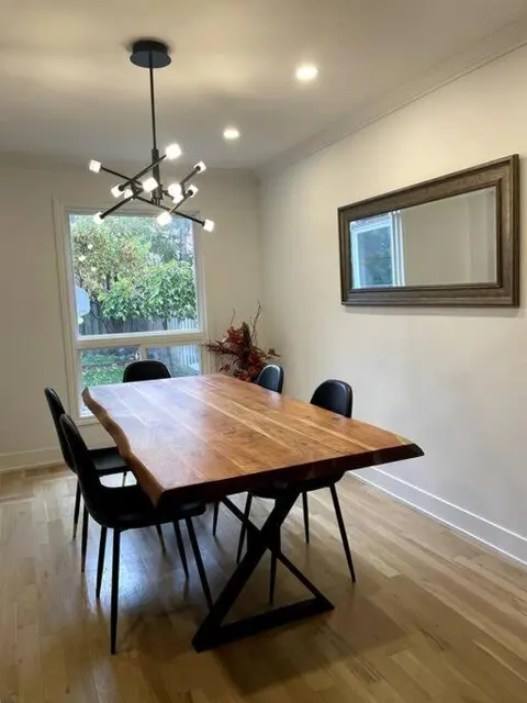 Modern, Spacious & Great Location Home