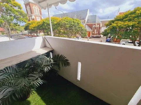 Exclusive location - 3-bedroom Unit in Maryborough CBD, 10ppl