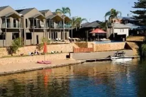 The Jetty Unit 15
