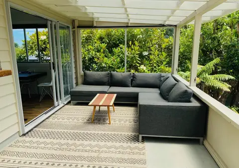 Spacious 4 brm home with spa and large garden