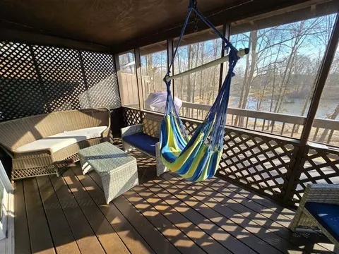 Eagles Nest At Heron Hill Retreat Hot Tub on Lake!