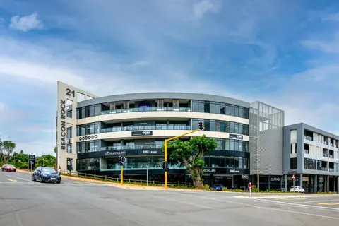 Luxurious Umhlanga Penthouse Beacon Rock 323 with Inverter
