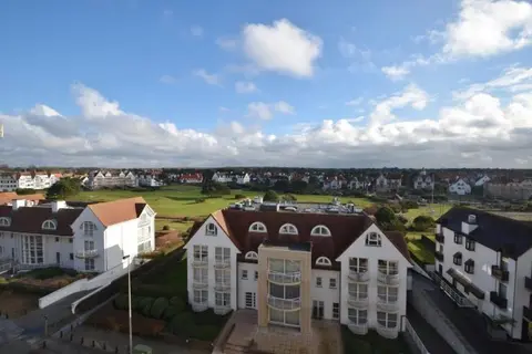 KNOKKE ZOUTE near beach appartment with garage