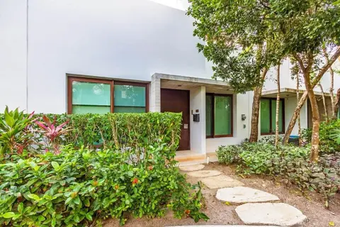 Private Terrace with Plunge Pool l Sat TV l Beach Access