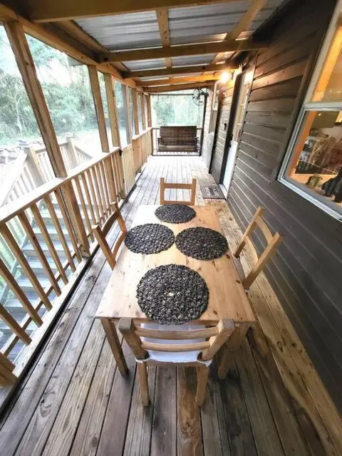 River Daze Cabin - A cozy cabin right on the river