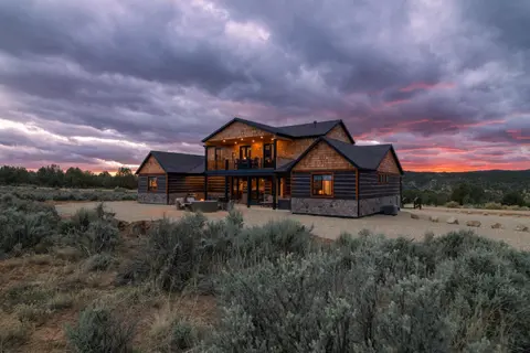 Sage Meadow Retreat-Brand New: Hot Tub, Pool Table, Shuffleboard