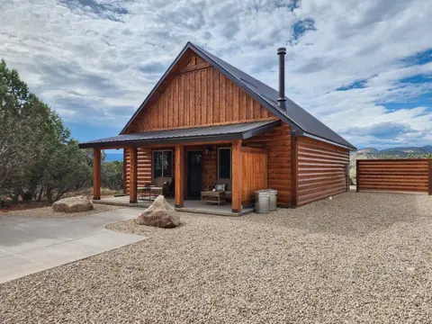 Sego Lily-Amazing Views, Hot Tub, Fire Pit, Stargazing