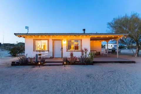 Desert Escape+Art studio+Trailer