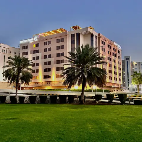 Golden Tulip Muscat