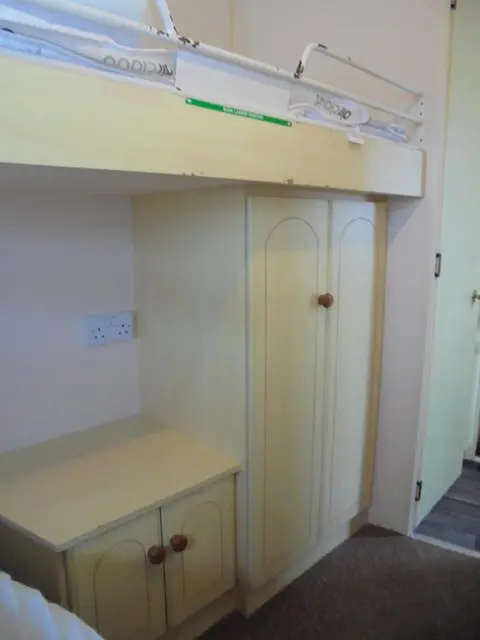 8 Berth on Sealands Everglade III