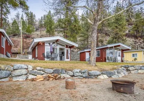 Beautiful Cabin Right next to Lake Okanagan #5