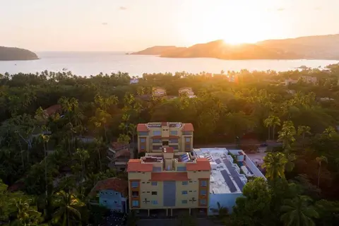La Ropa Condo 5 min walk to the beach