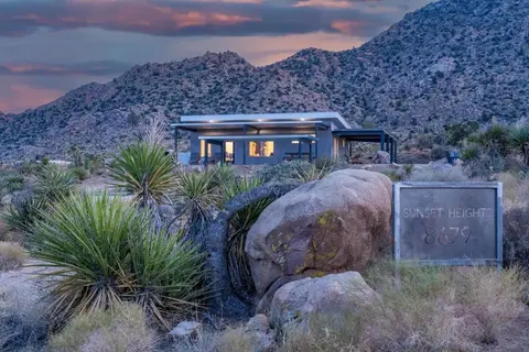Joshua Tree l Sunset Heights l Pool-Spa Above Park