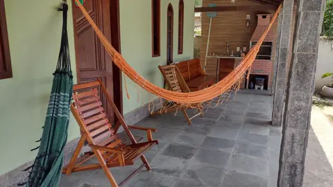Casa em poucos passos da praia de Jaconé