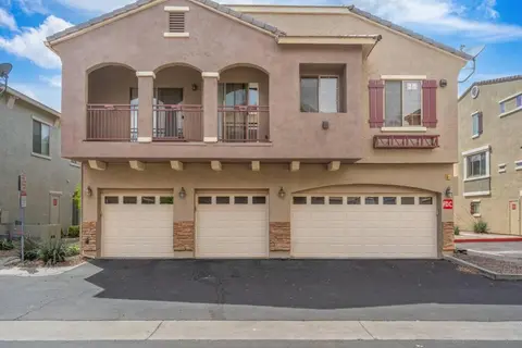 Luxurious 2-Bed/2.5 Bath Townhome