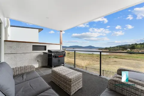 22B Old Kosciuszko Rd - 4BR Townhouse l Amazing Lake Views l WiFi l BBQ