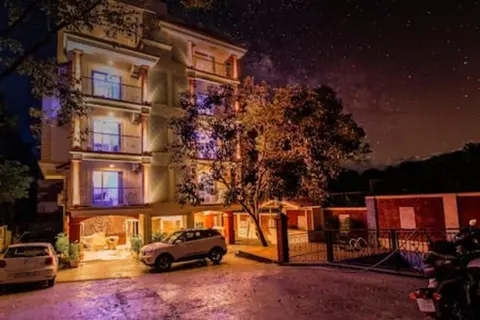 Luxurious Apartment with a Pool near Candolim 7
