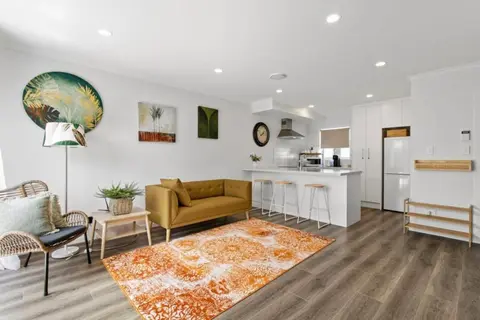 River City Retreat! King Bed & Central - By KOSH BNB