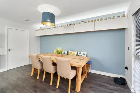Modern Clonsilla Townhouse Sleeps 6