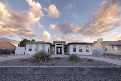 Desert RanchHouse