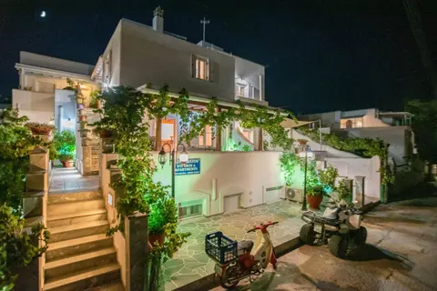 Third floor with sea view Double or twin room with private terrace