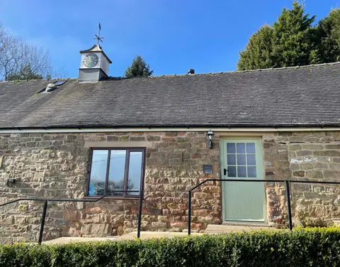 The Cruck Barn, cosy rural escape near The Peak District