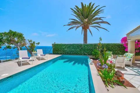 Villa Bouganvilla am Meer mit Pool