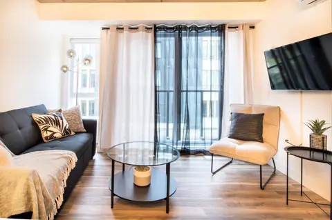 Condo moderne, centre-ville piscine, terrasse, gym