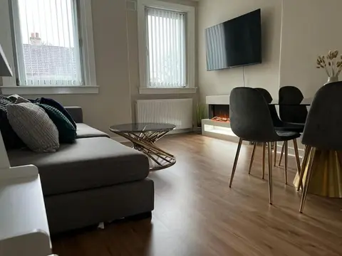 Spacious Luxury 3 Bedroom Flat in Kirkcaldy, Fife