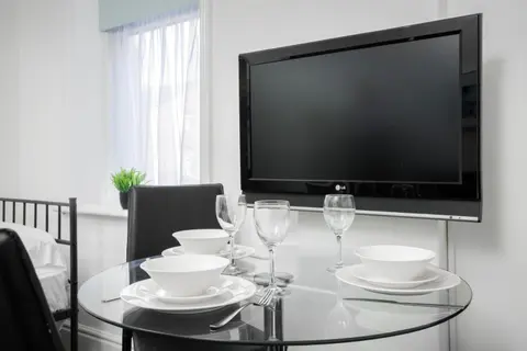 BARTON BEACHSIDE - Stylish Studio Apartment, Double & Single - Central Beach & Promenade Location - Over 21's, Family Friendly Only, ID Required