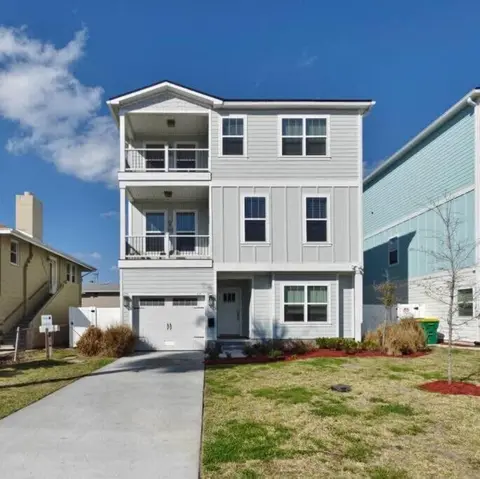 Beach Retreat Complex w Pool - Sleeps 25