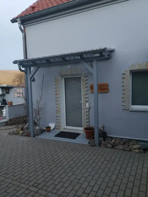 Pauls Hexenhaus Wohnung Hexe mit Fahrrad Garage und Innenhof für Motorräder