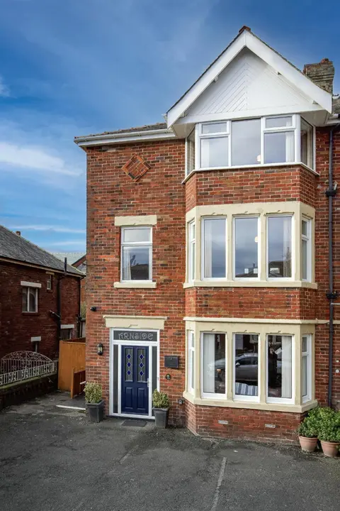 Arnside - Spacious 10-Bedroom Seaside Cottage with Hot Tub